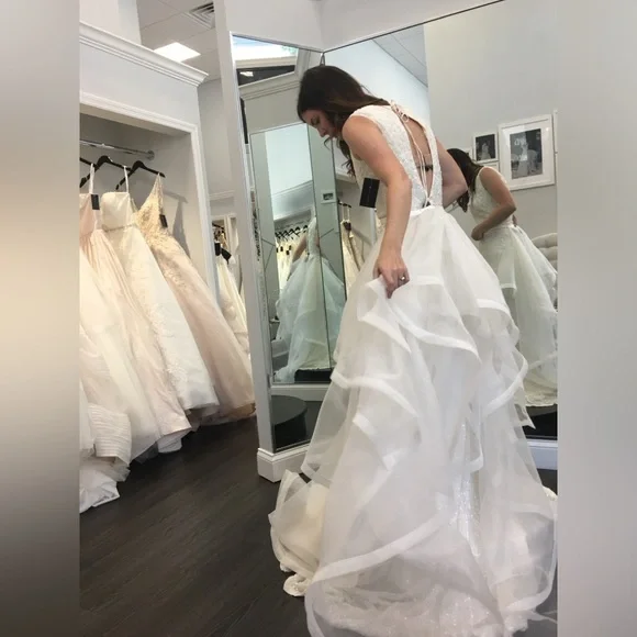 KAREN WILLIS HOLMES Wedding Dress - Picture 4 of 16